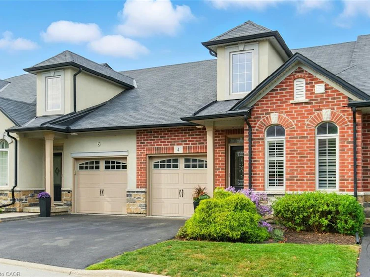 4 Burgundy Grove, Hamilton, ON, L9K 0E7