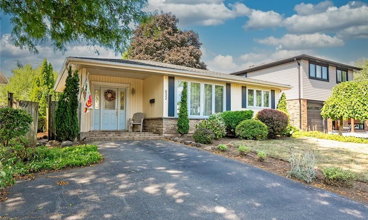 652 Ardleigh Crescent