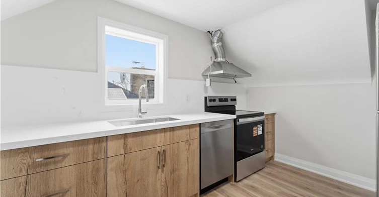 2-124 Mcelroy Road E, Hamilton, ON, L9A 1Y9 - 3
