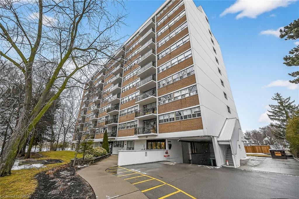 702-212 Kerr Street, Oakville, ON, L6K 3B1