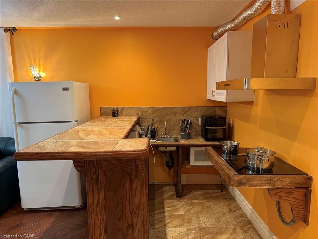 2 Pineridge Drive, Hamilton, ON, L9A 5K2 - 3