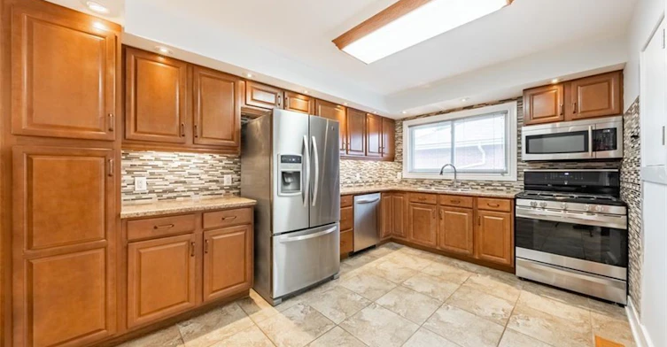 Upper-172 Fennell Avenue E, Hamilton, ON, L9A 1S3