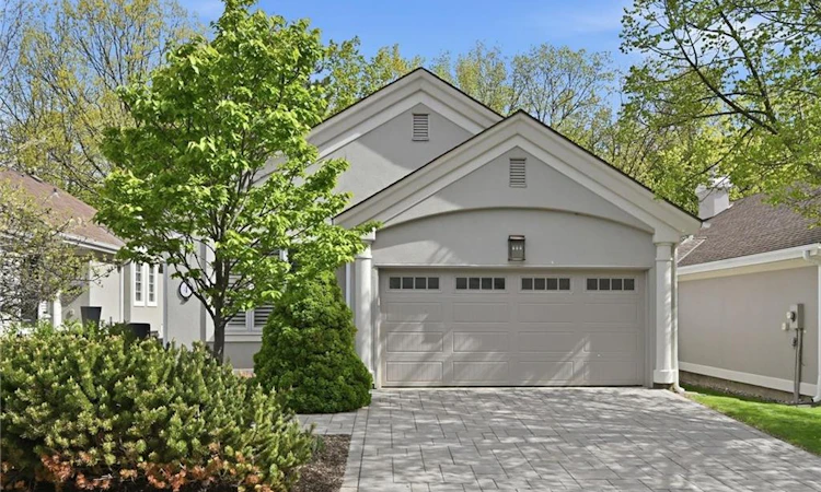 4-1095 Skyview Drive