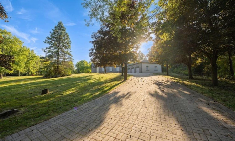 8 Ridgewood Drive