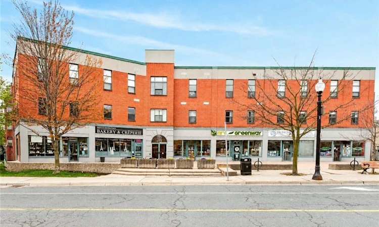 304-2 King Street W