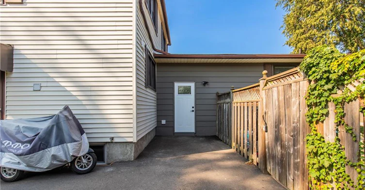 C-2 Thorndale Avenue, St. Catharines, ON, L2R 6A3 - 3
