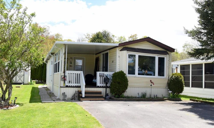 5 Pondview-2490 Governors Road
