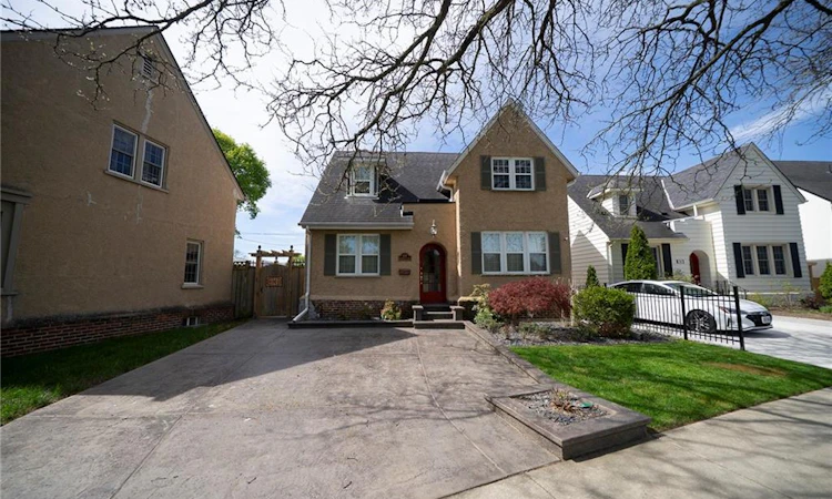 48 Lincoln Avenue