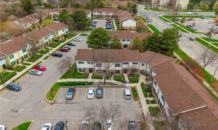 40-2779 Gananoque Drive
