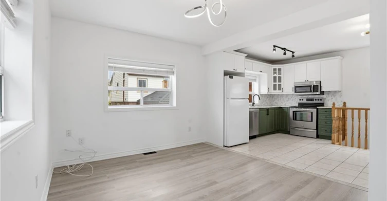 GARAGE UPPER-1049 Glencairn Avenue, Toronto, ON, M6B 2B1 - 9