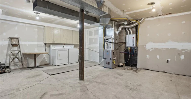 GARAGE UPPER-1049 Glencairn Avenue, Toronto, ON, M6B 2B1 - 16