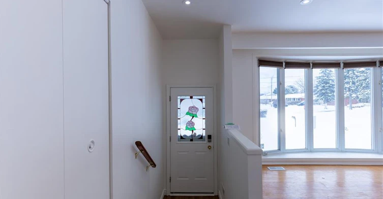 Main-1 Eldrid Court, Grimsby, ON, L3M 1Z1