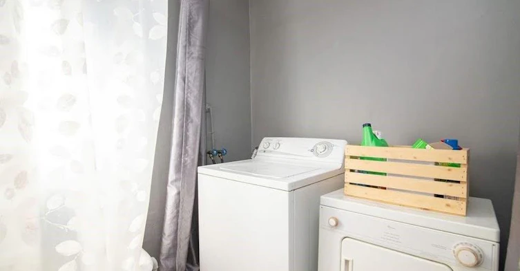 Upper-245 East 22nd Street, Hamilton, ON, L8V 2V8 - 2