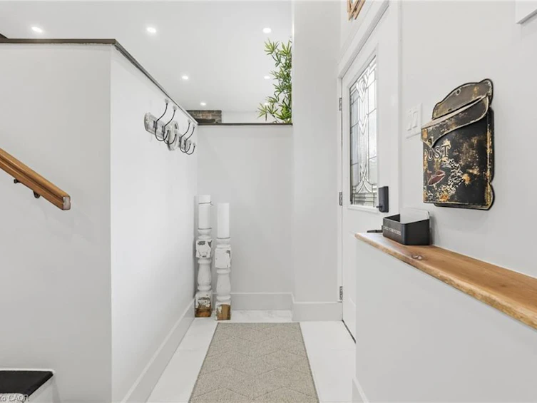 577 Harvest Road, Hamilton, ON, L9H 5K8 - 5