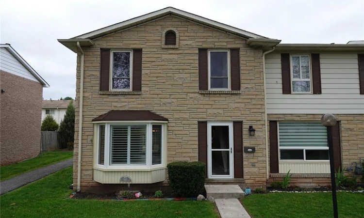 9-5475 Lakeshore Road E