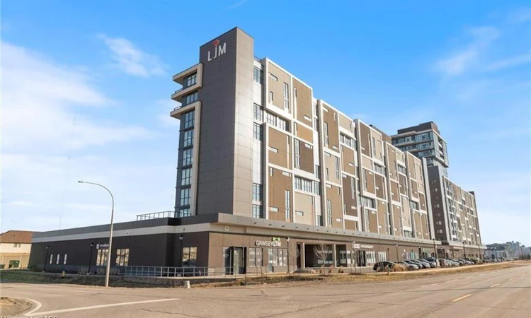 605-560 North Service Road