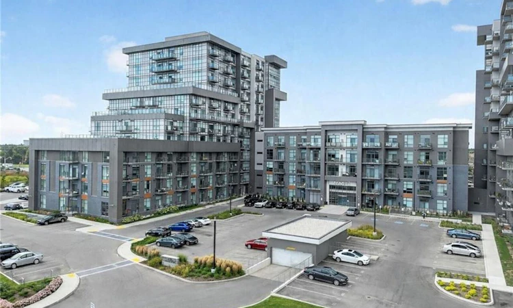 419-450 Dundas Street E
