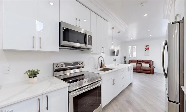 85 Albany Avenue