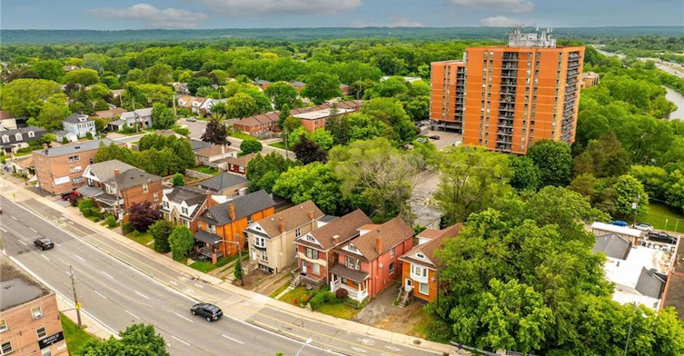 738 King Street W, Hamilton, ON, L8S 1J8 - 2
