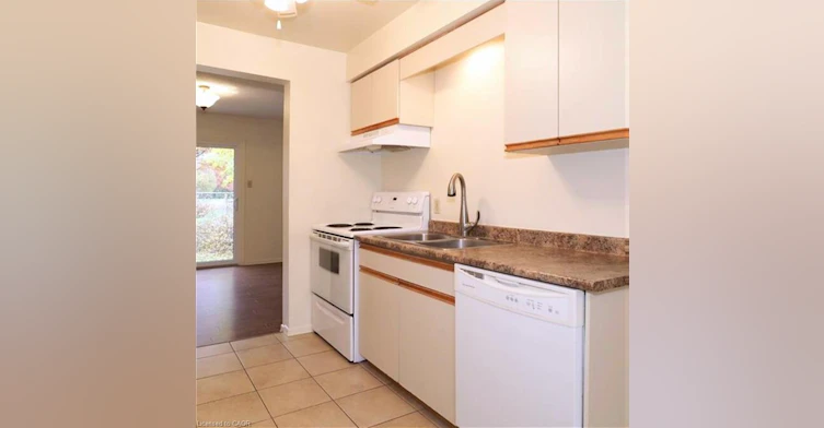 3-425 Kingscourt Drive, Waterloo, ON, N2K 3R4 - 8
