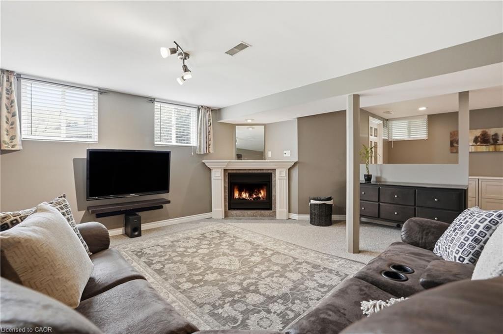 31 Algonquin Avenue, Hamilton, ON, L9H 7K9 - 31