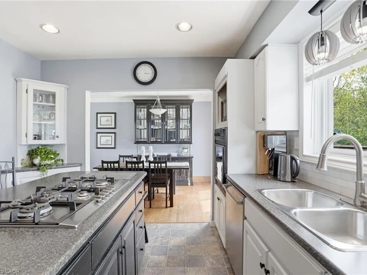 31 Algonquin Avenue, Hamilton, ON, L9H 7K9 - 15