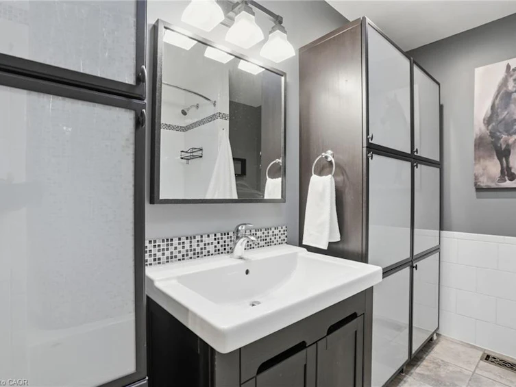 31 Algonquin Avenue, Hamilton, ON, L9H 7K9 - 25