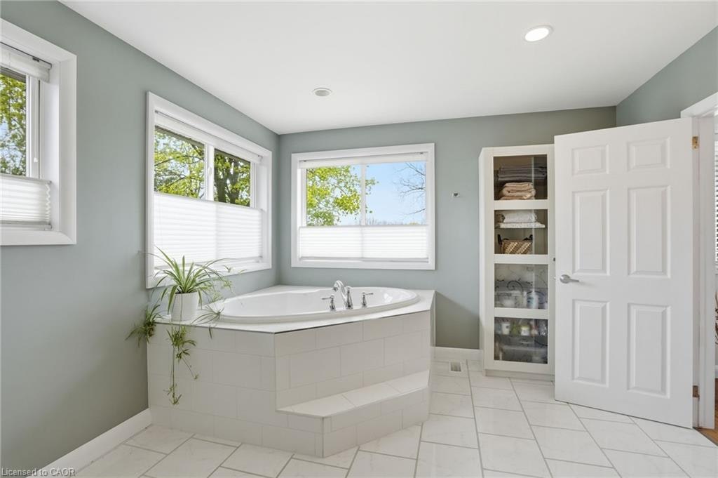 31 Algonquin Avenue, Hamilton, ON, L9H 7K9 - 19