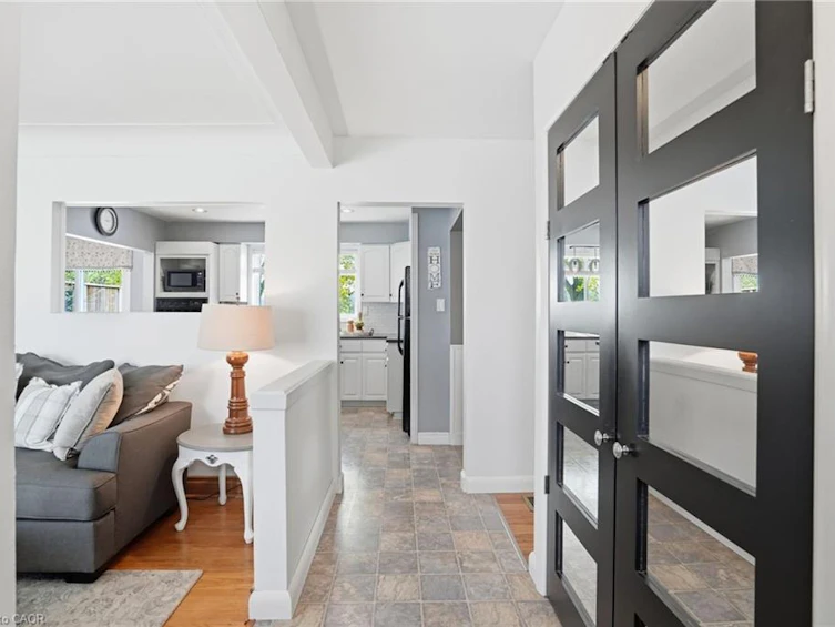 31 Algonquin Avenue, Hamilton, ON, L9H 7K9 - 5