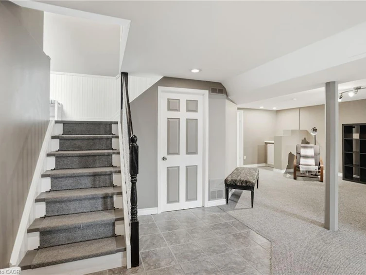 31 Algonquin Avenue, Hamilton, ON, L9H 7K9 - 28