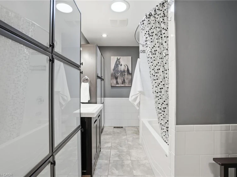 31 Algonquin Avenue, Hamilton, ON, L9H 7K9 - 23