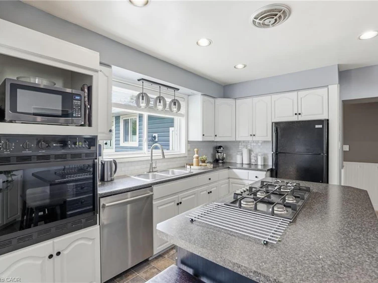 31 Algonquin Avenue, Hamilton, ON, L9H 7K9 - 13
