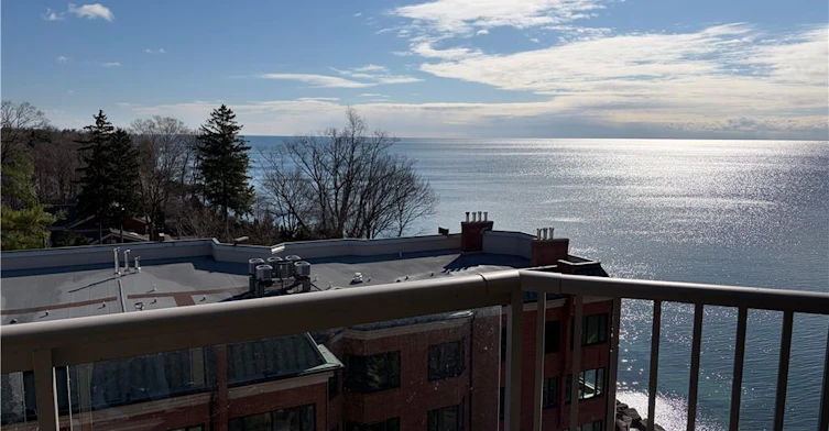 PH1-2210 Lakeshore Road, Burlington, ON, L7R 4J9