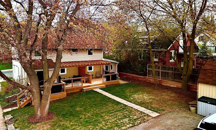 358 Dundas Street E