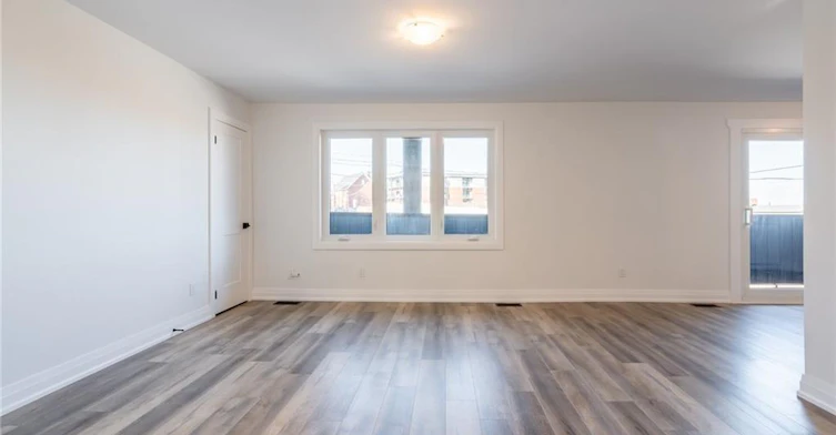 3-4289 Mountain Street, Lincoln, ON, L0R 1B0 - 4