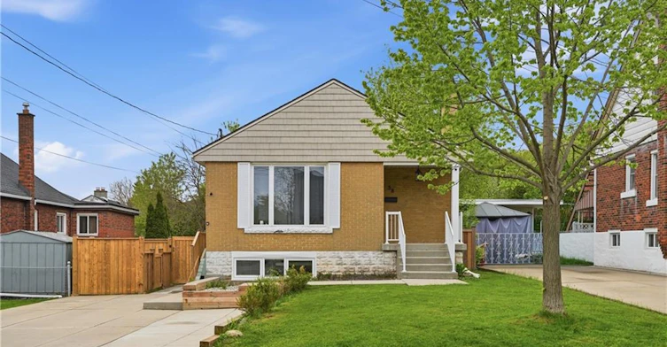 B-38 Dunkirk Drive, Hamilton, ON, L8K 4X1