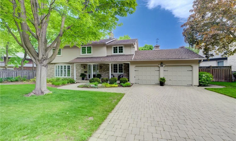 60 Huntley Crescent