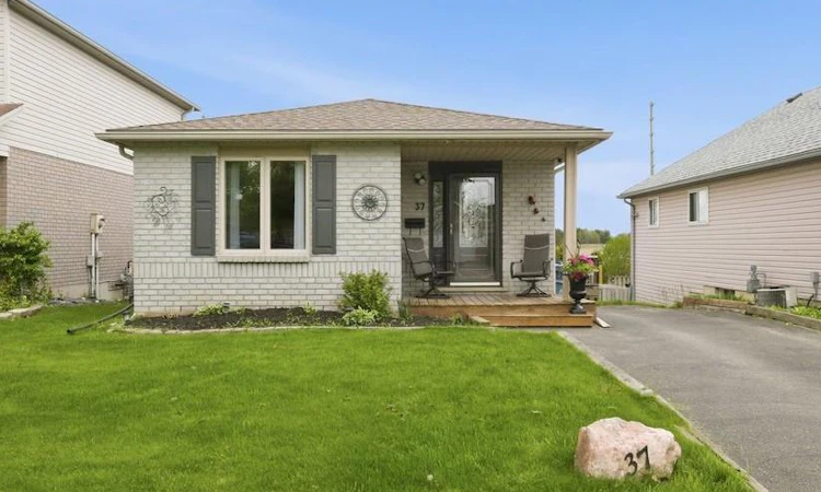 37 Anastasia Crescent