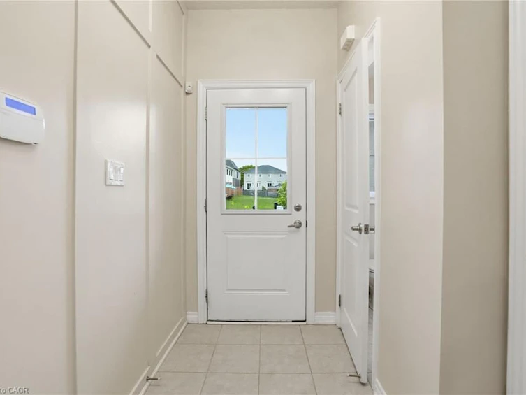 19 Mia Drive, Hamilton, ON, L9B 0K1 - 3