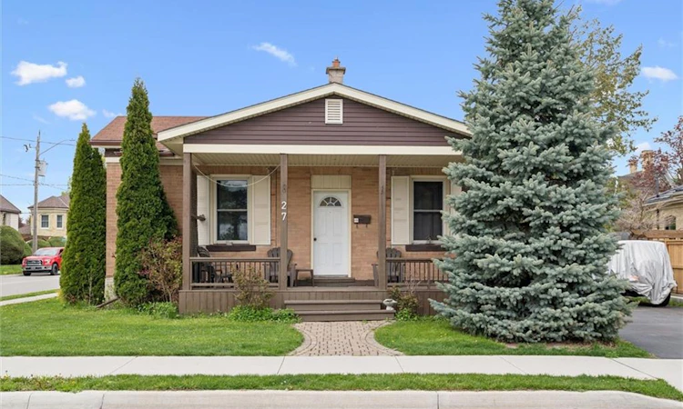 27 Roseview Avenue