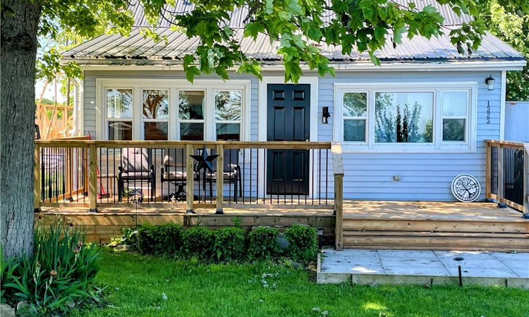 1323 Lakeshore Road