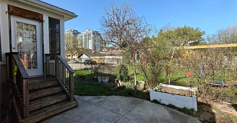 18 Dunbar Road S, Waterloo, ON, N2L 2E1 - 7