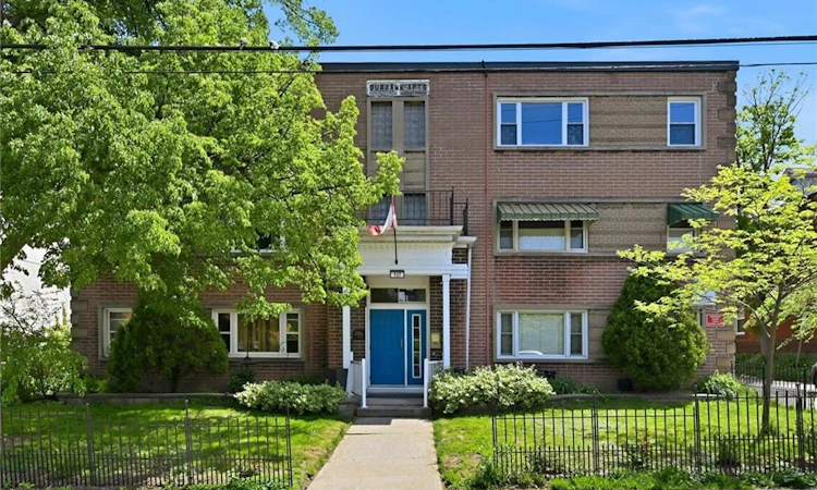 28-137 Emerald Street S