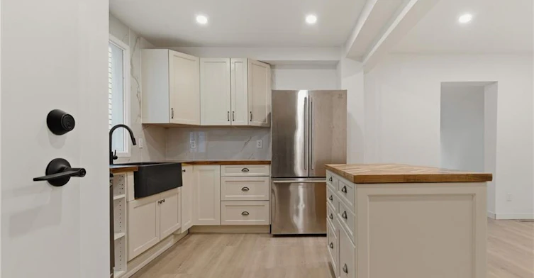 1-94 East 35th Street, Hamilton, ON, L8V 3Y1 - 4