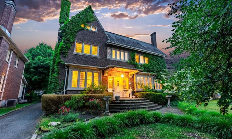 122 Dufferin Avenue