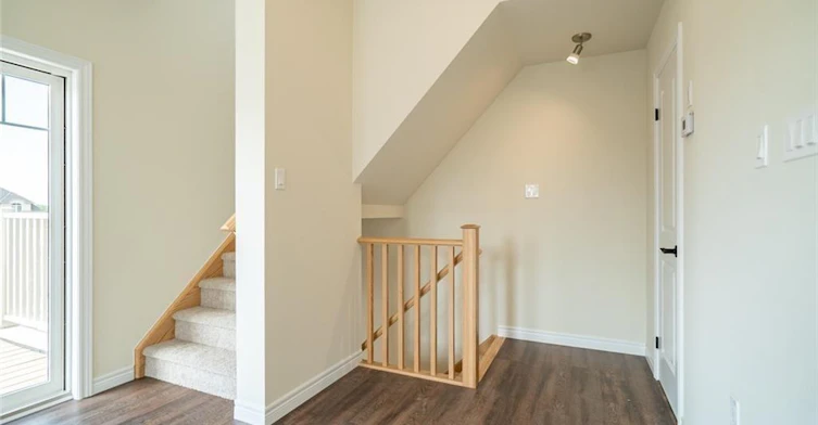 18 Birot Lane, Hamilton, ON, L9K 0K1 - 8