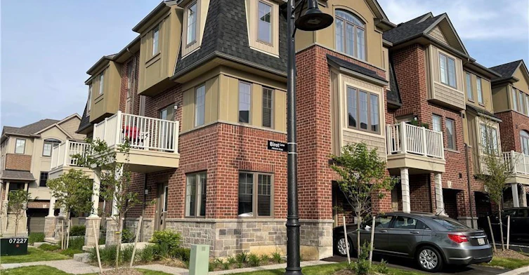 18 Birot Lane, Hamilton, ON, L9K 0K1