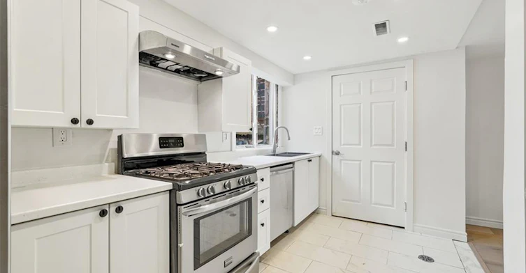 Basement-420 Elmwood Avenue, Hamilton, ON, L9C 1T7 - 3