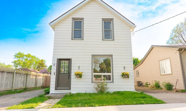 8 Dundas Street