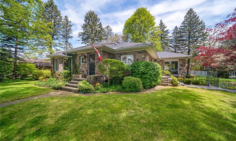 133 Mccall Crescent